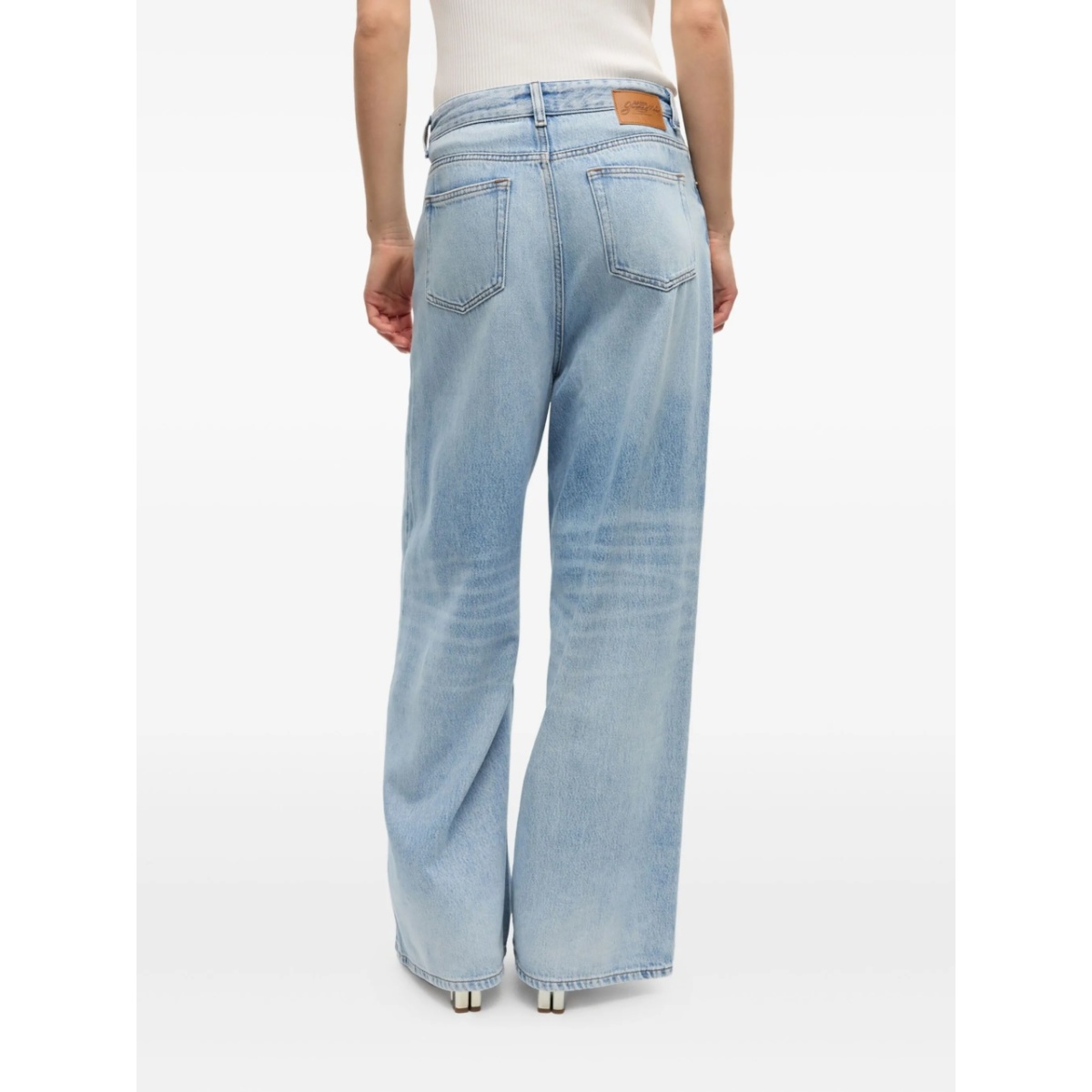 whiskering-effect jeans - Img 4