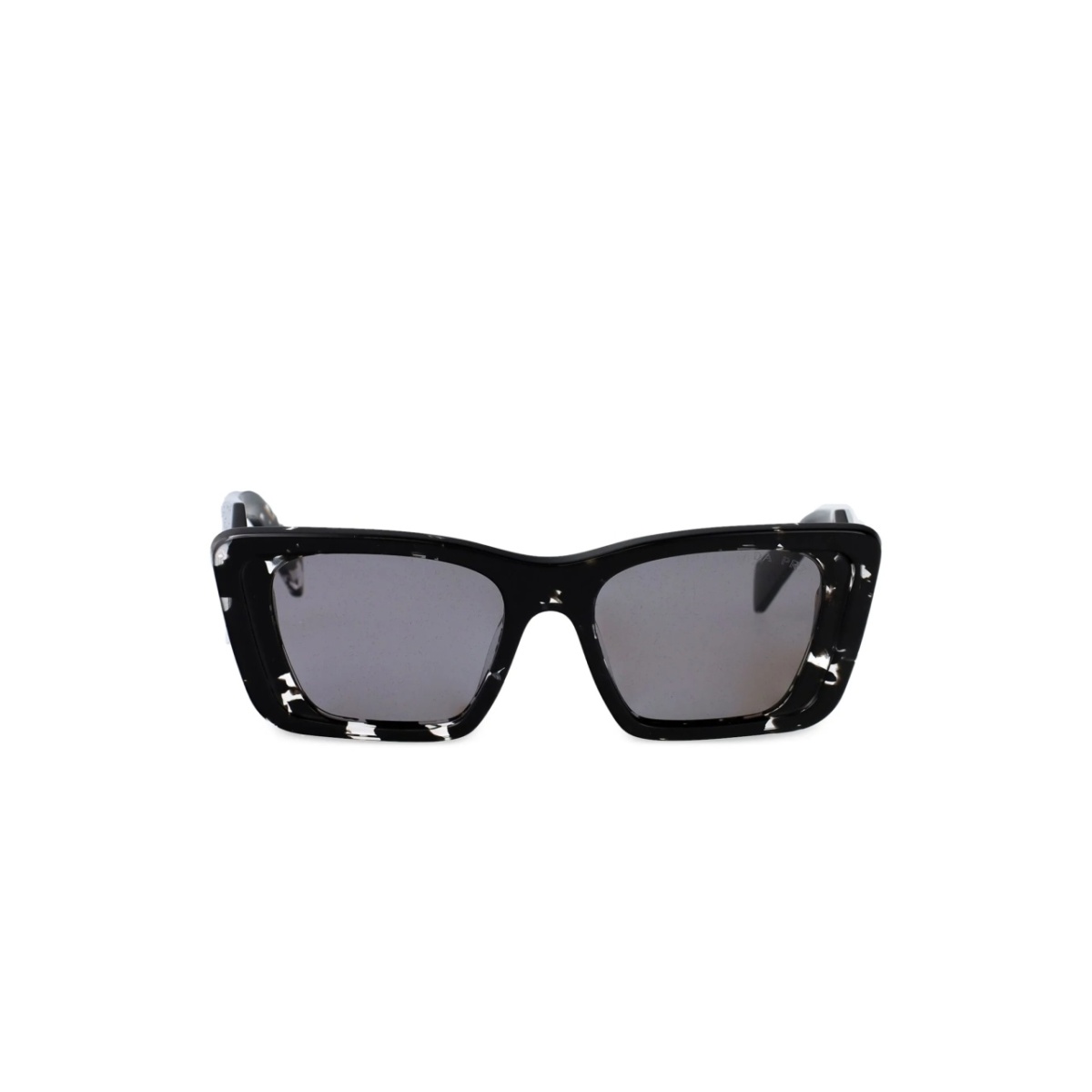 cat eye-frame sunglasses