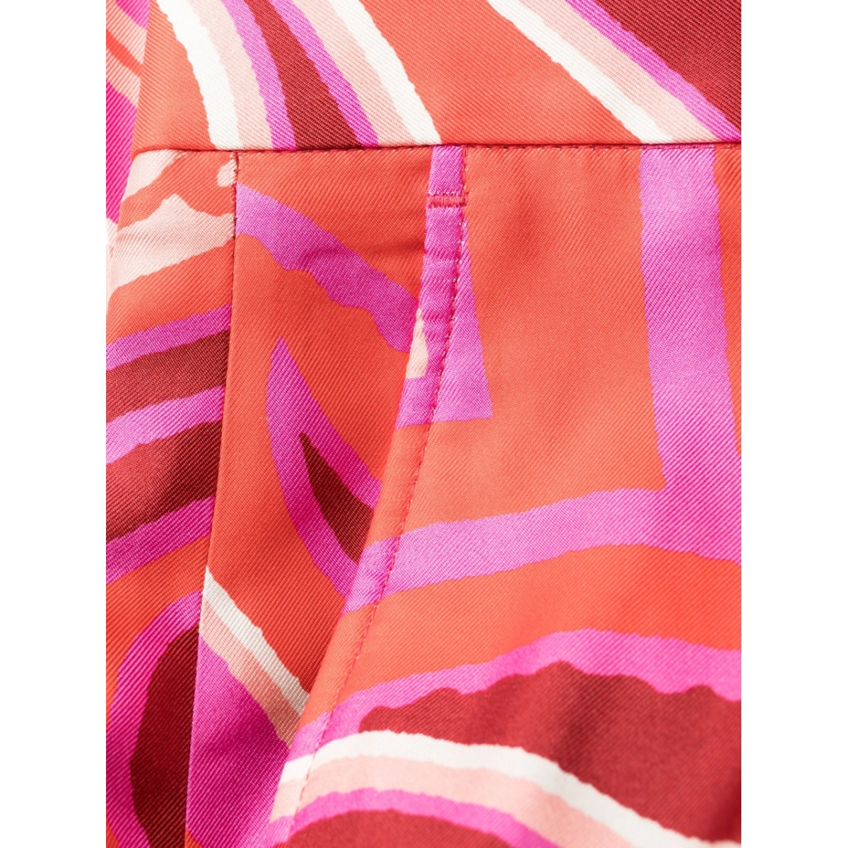 all-over graphic-print shorts - Img 5