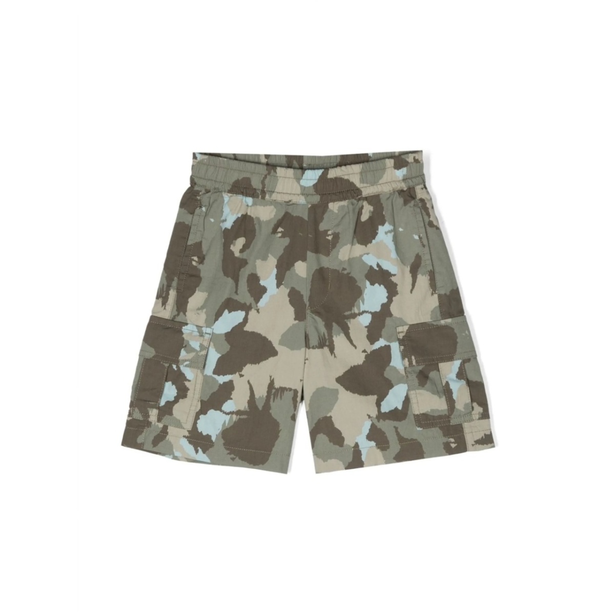 camouflage-print multi-pocket shorts