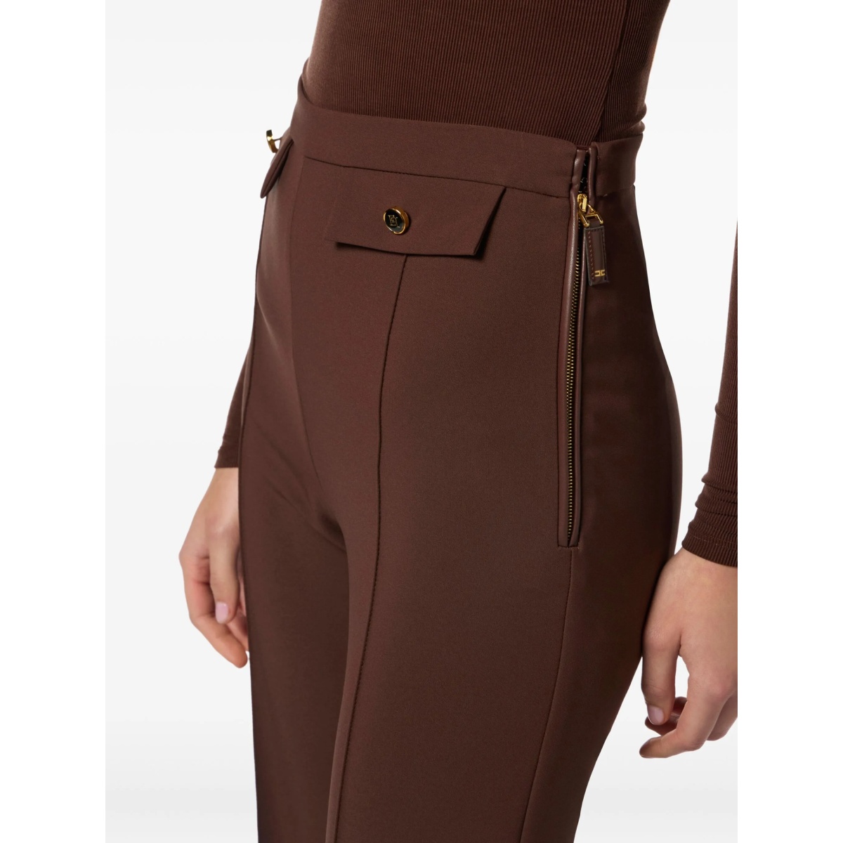 button-detailed flared trousers - Img 5