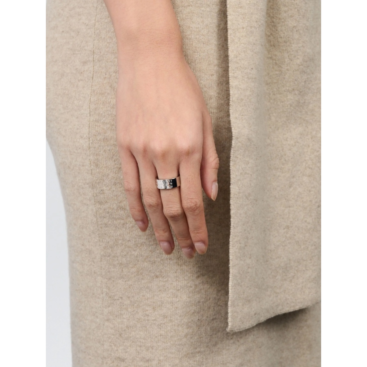 Numeric engraved polished ring - Img 5