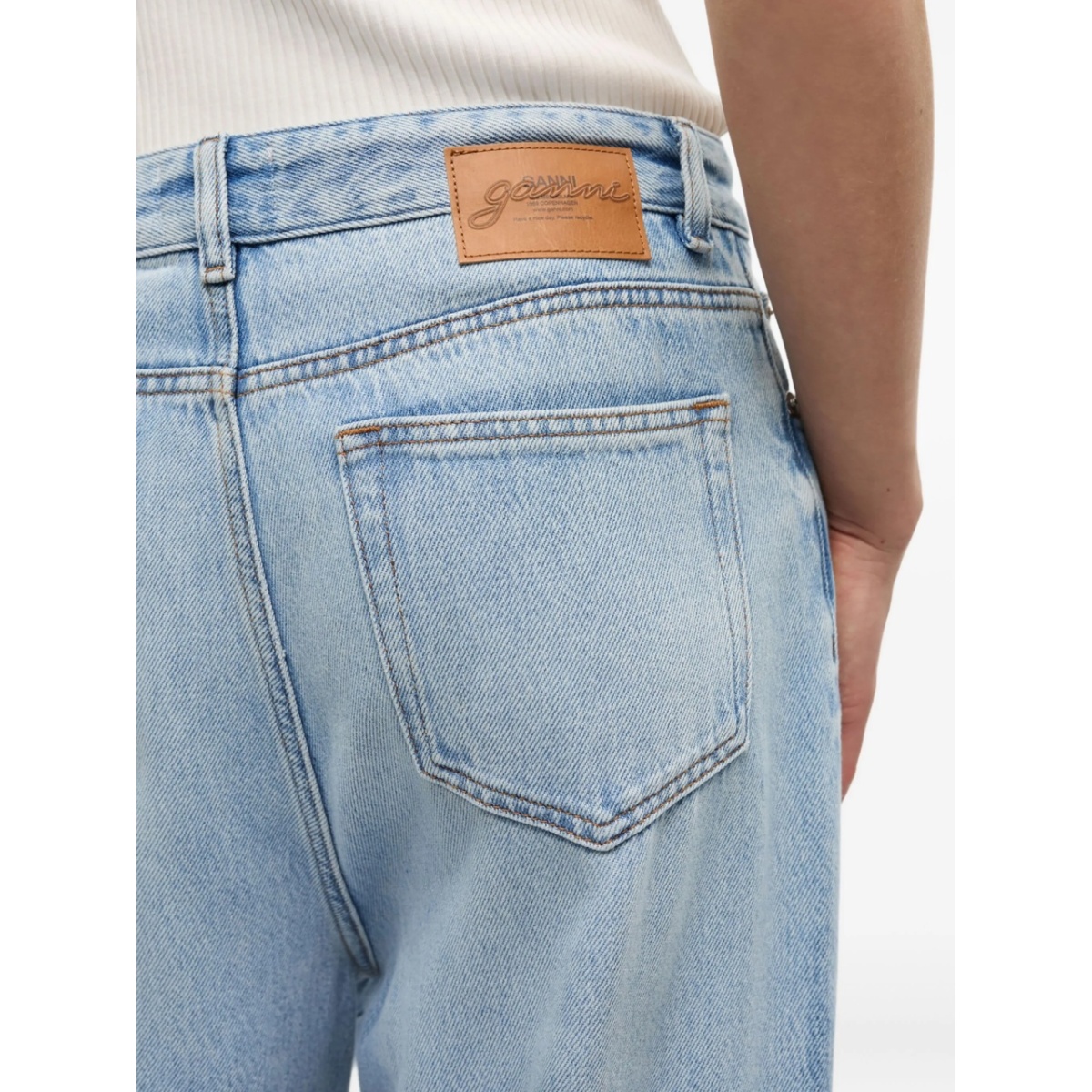 whiskering-effect jeans - Img 5