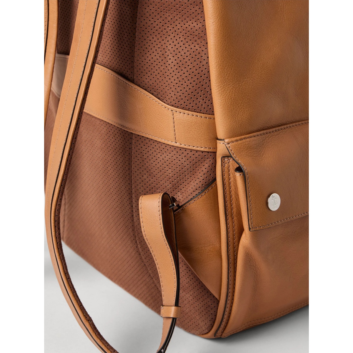 leather travel backpack - Img 4