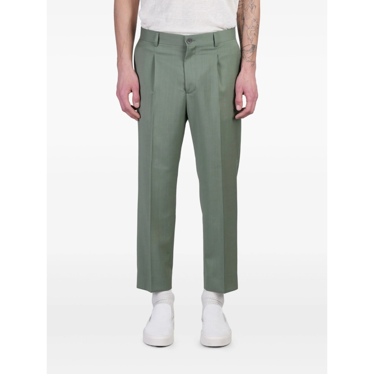pleated trousers