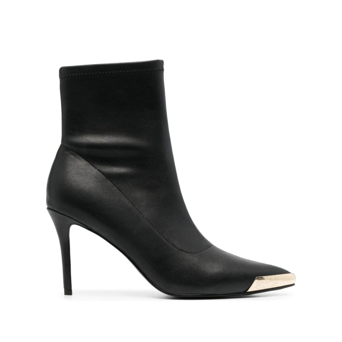 pointed-toe boots