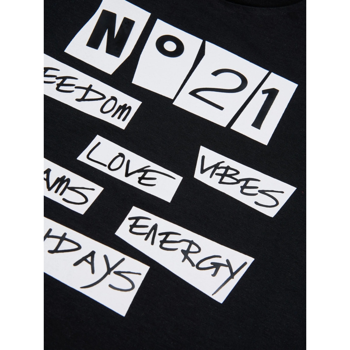 graphic t-shirt - Img 3