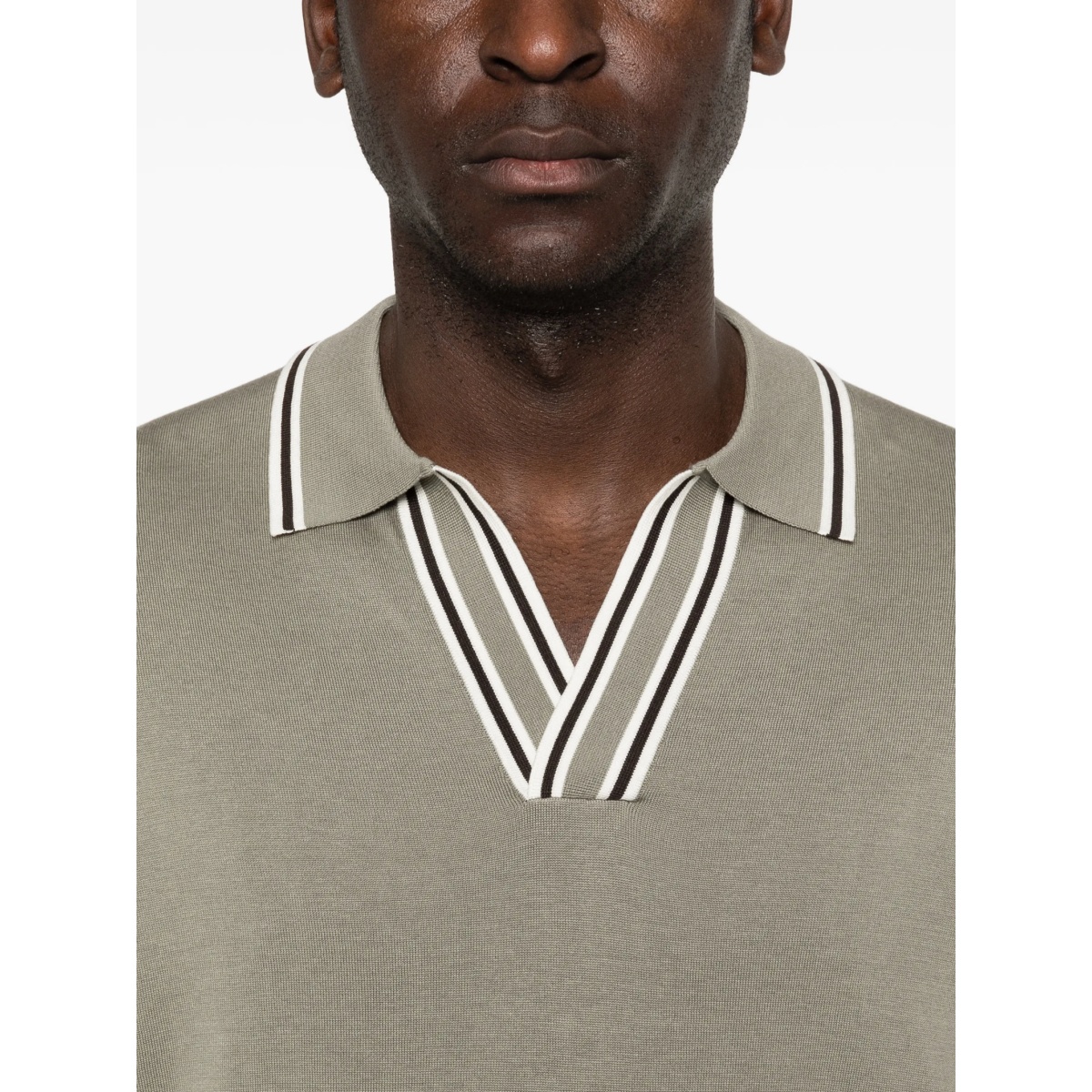 V-neck T-shirt - Img 5