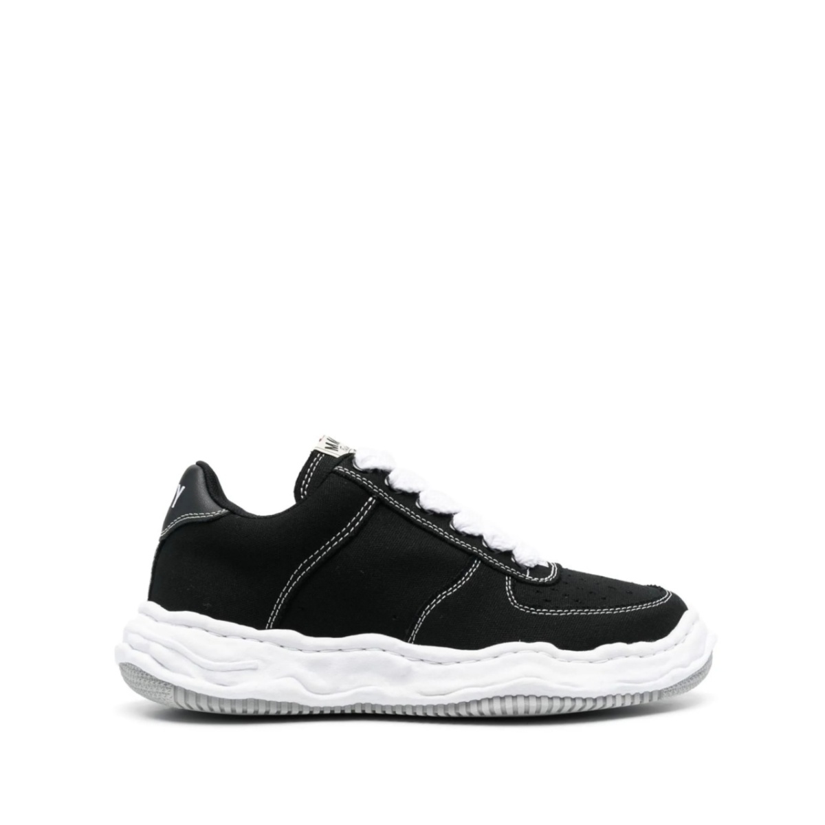 lace-up low-top sneakers