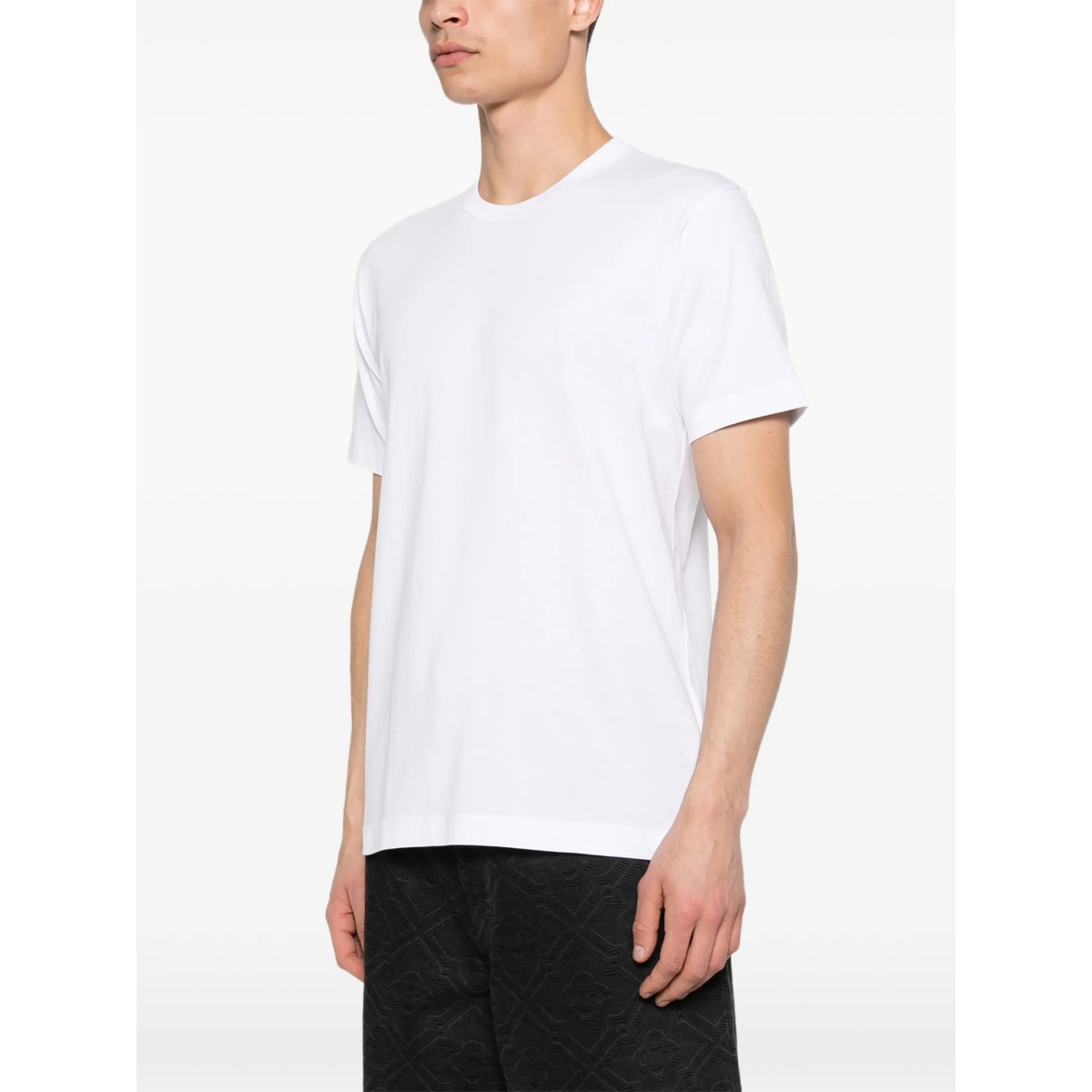 white T-shirt - Img 3