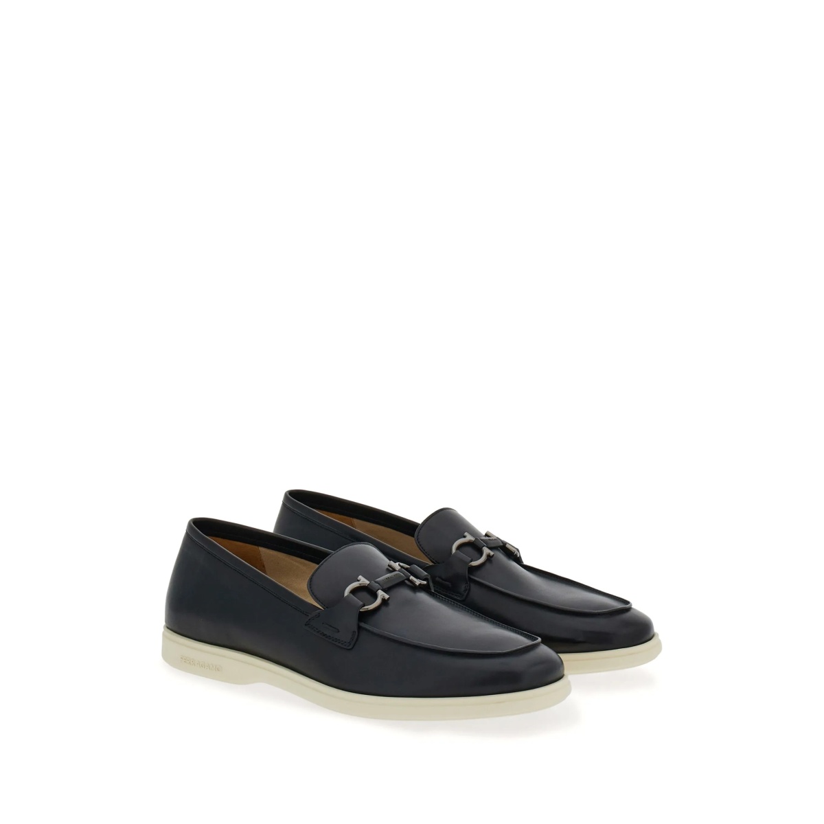 Gancini-plaque leather loafers - Img 2