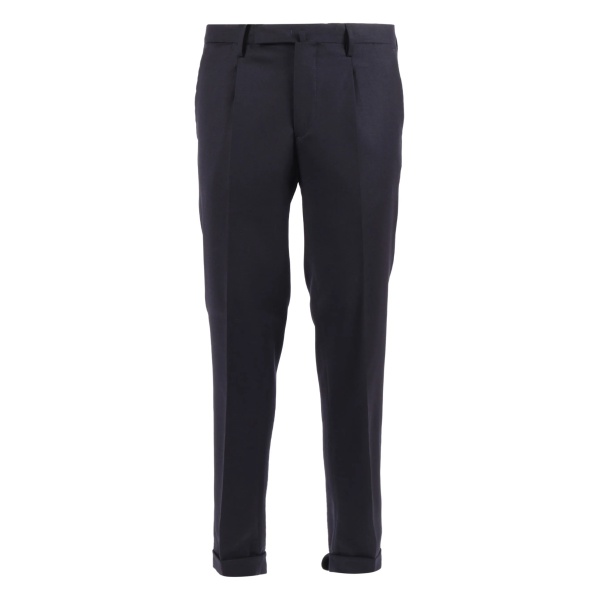 pleated trousers