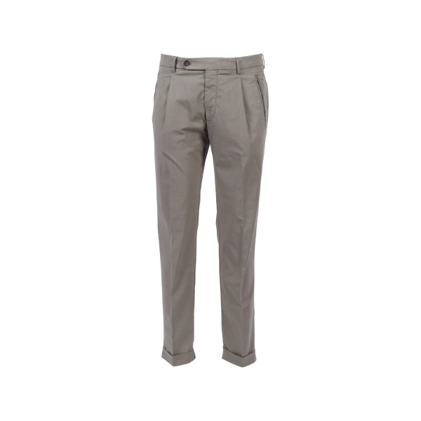 pleated trousers