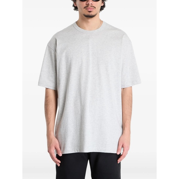 short-sleeved T-shirt