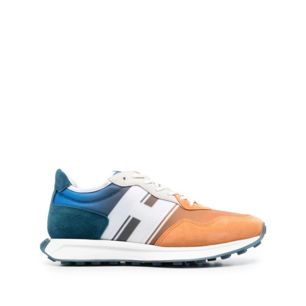 Sporty low-top sneakers