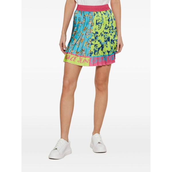 pleated skirt