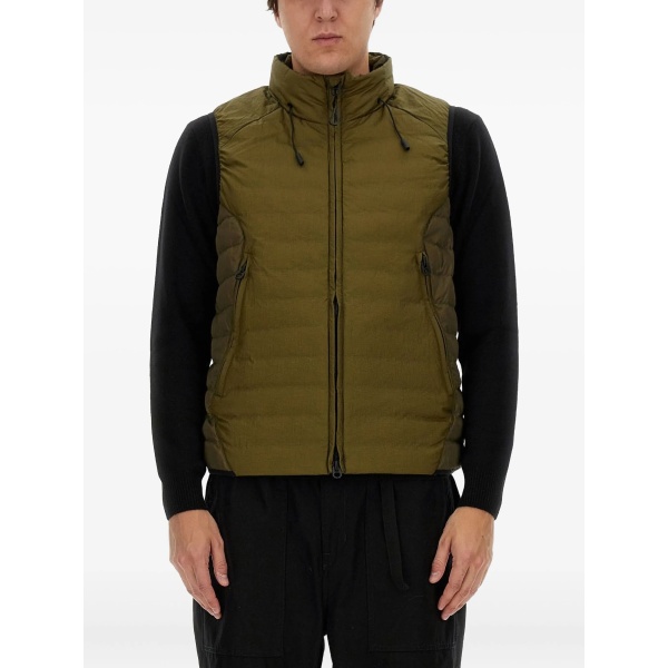 zip-fastening gilet