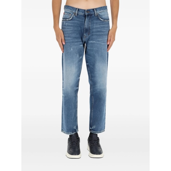 distressed-details logo-patch jeans