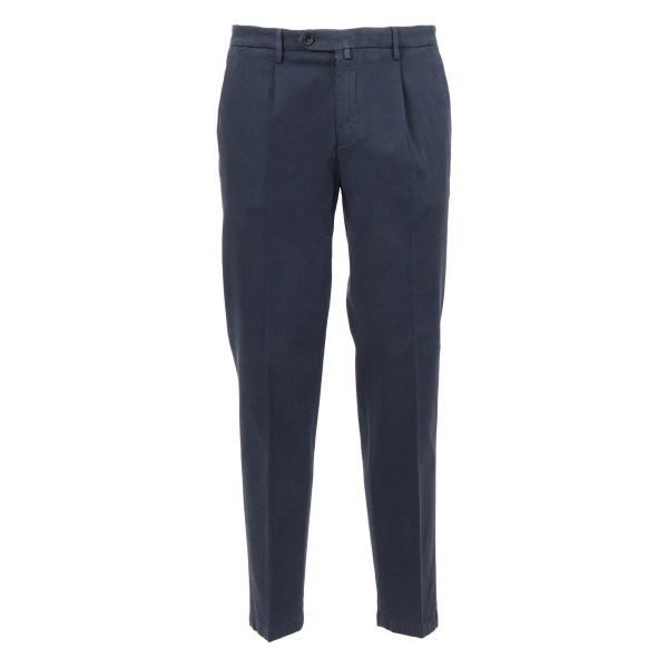 pleated trousers