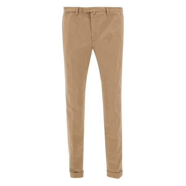 straight-leg trousers