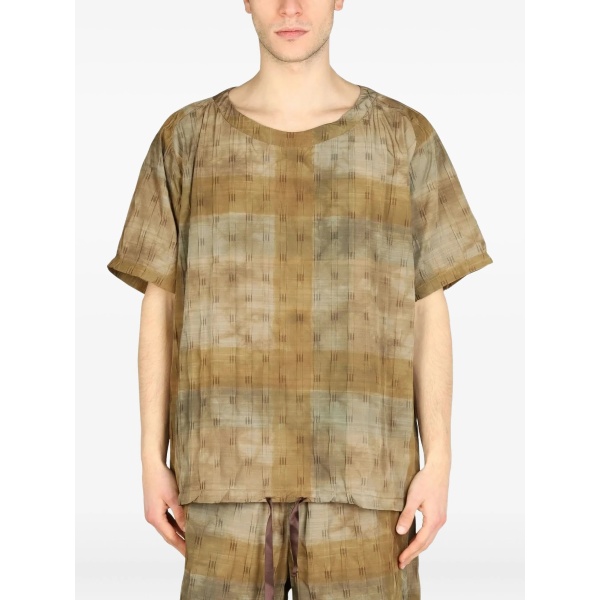 textured T-shirt