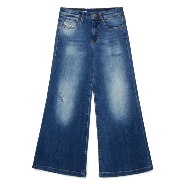 wide-legged jeans