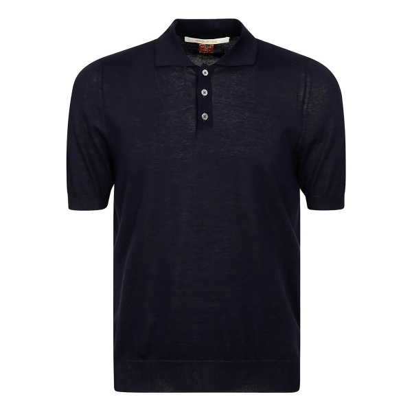 button-fastening polo shirt