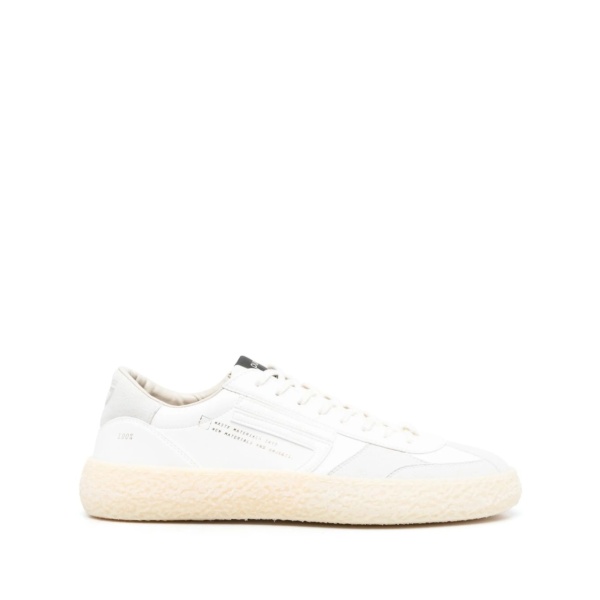 Classic low-top sneakers