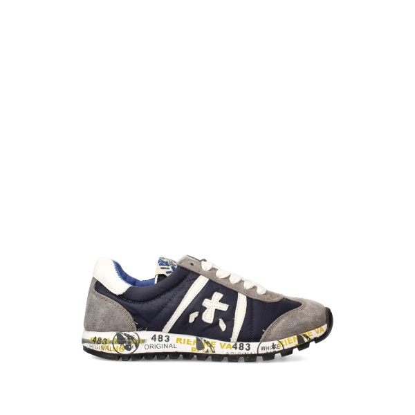lace-up fastening sneakers