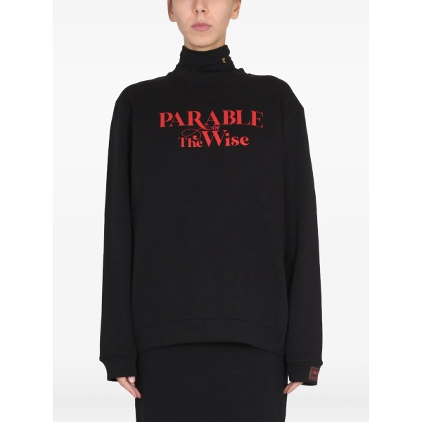 round-neck sweatshirt