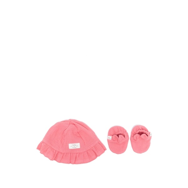 ruffled hat and crib-shoes set