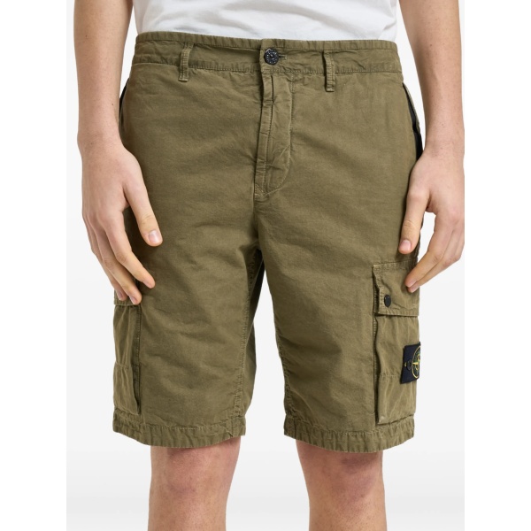 button-fastening cargo shorts