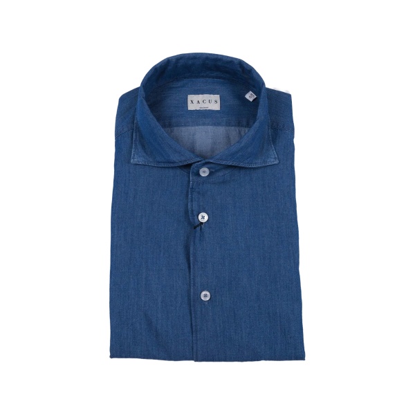 button-fastening shirt