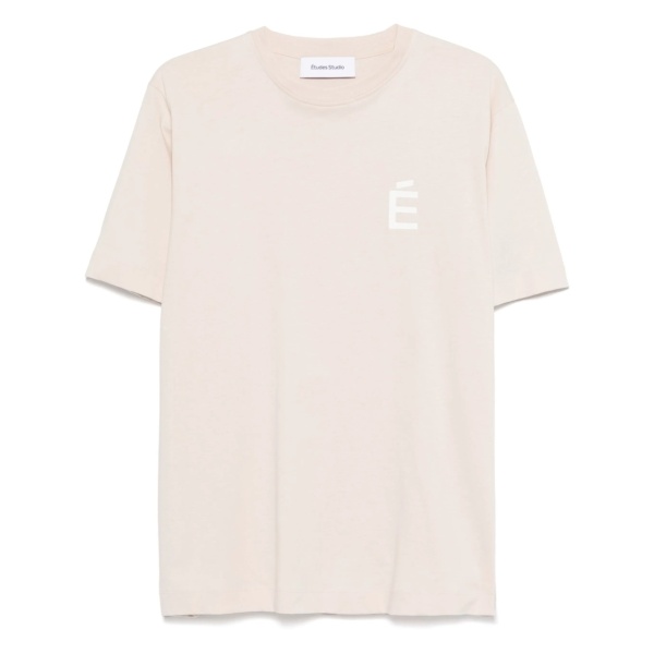 É T-shirt