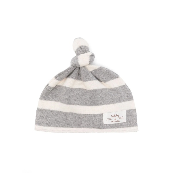 knot-detailing cap