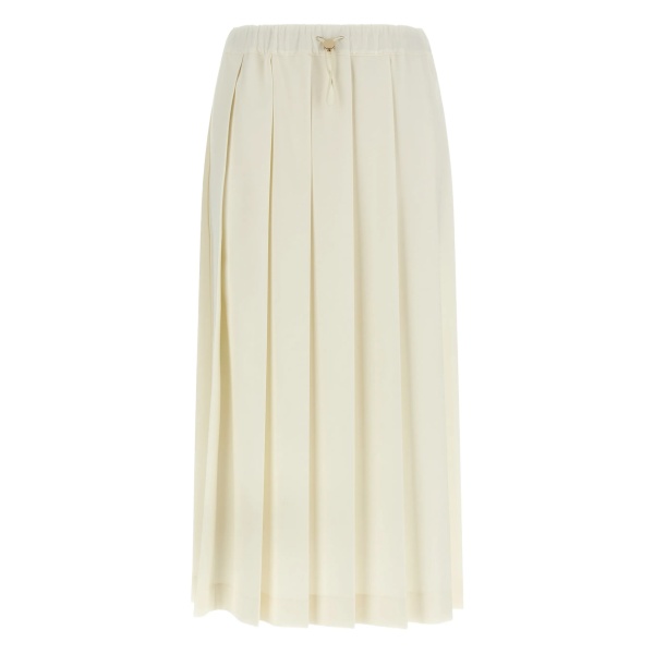 pleated skirt