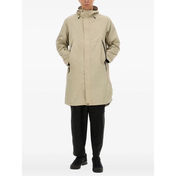 zip-fastening coat