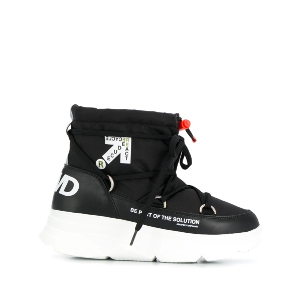 logo snow boots