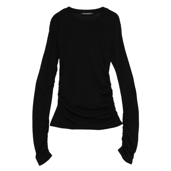long-sleeved T-shirt