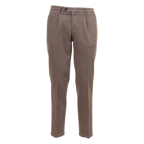 pleated trousers