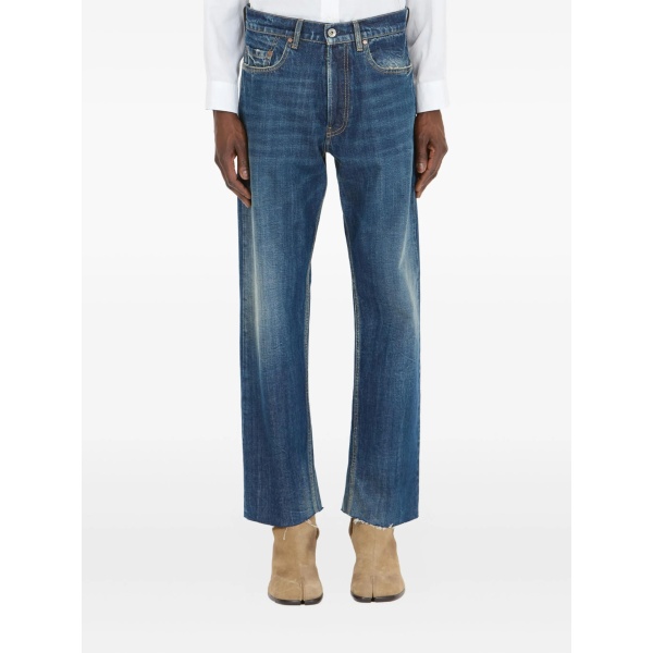 straight-fit jeans