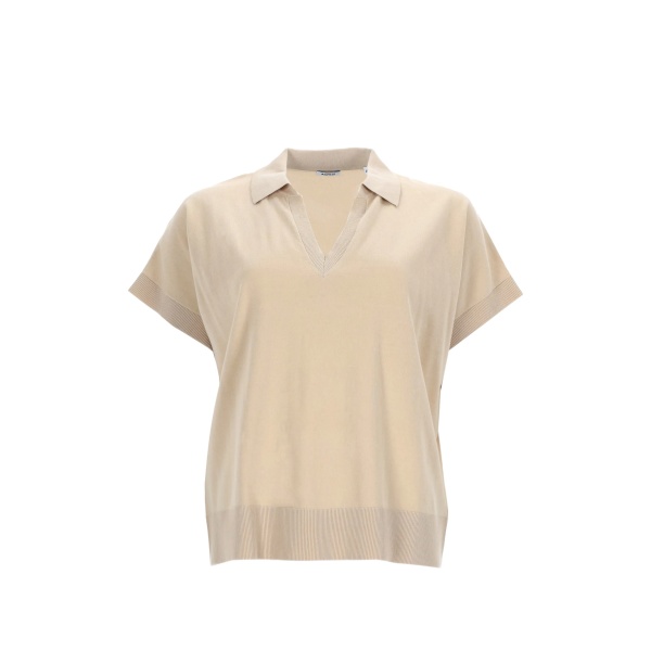 wingtip-collar T-shirt