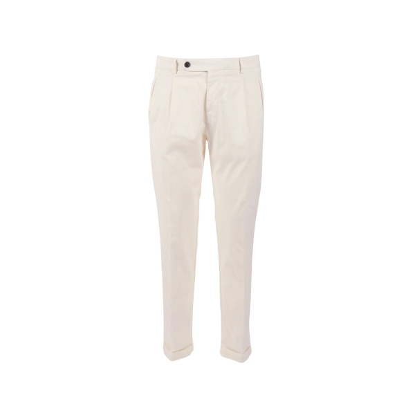 pleated trousers