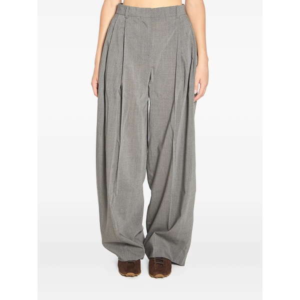 pleated trousers