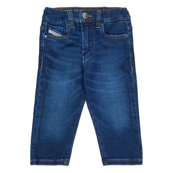 straight-fit jeans