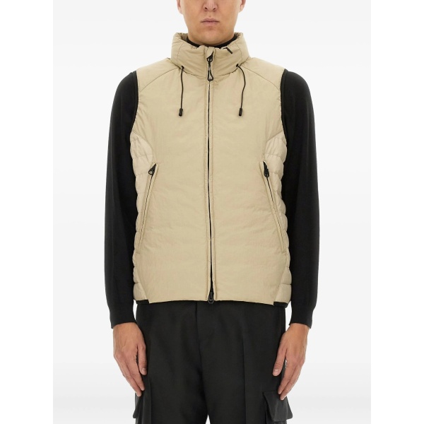 zip-fastening gilet