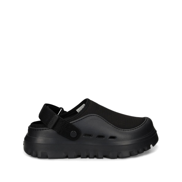 PeakMod textured slip-on clogs