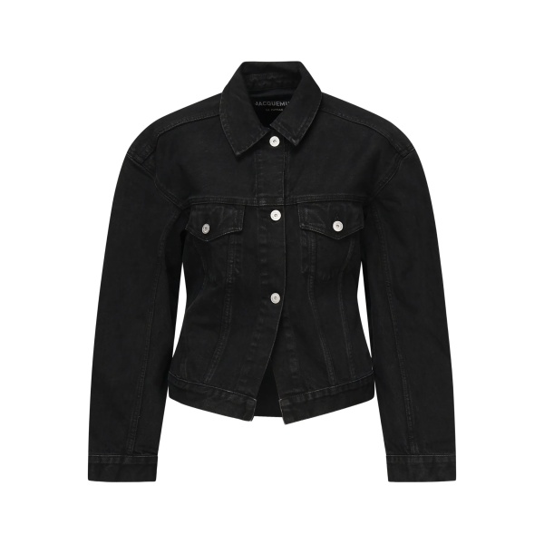 button-fastening denim jacket