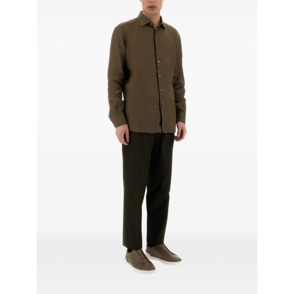 dart-detailed trousers