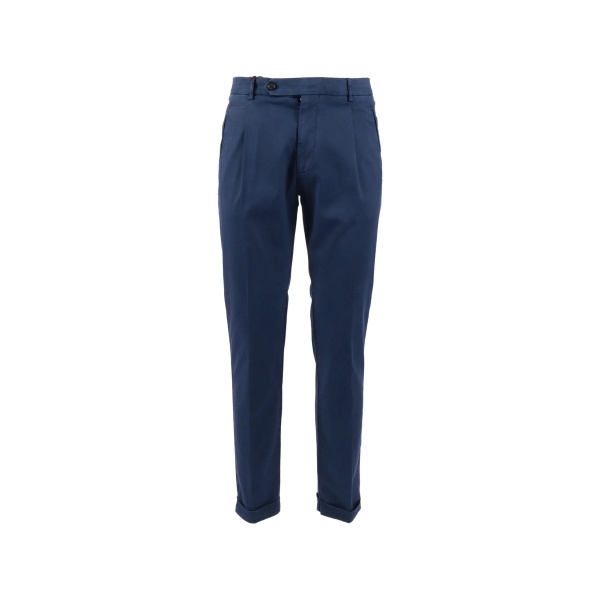 pleated trousers